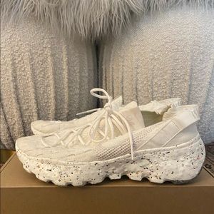 Space hippie white sand